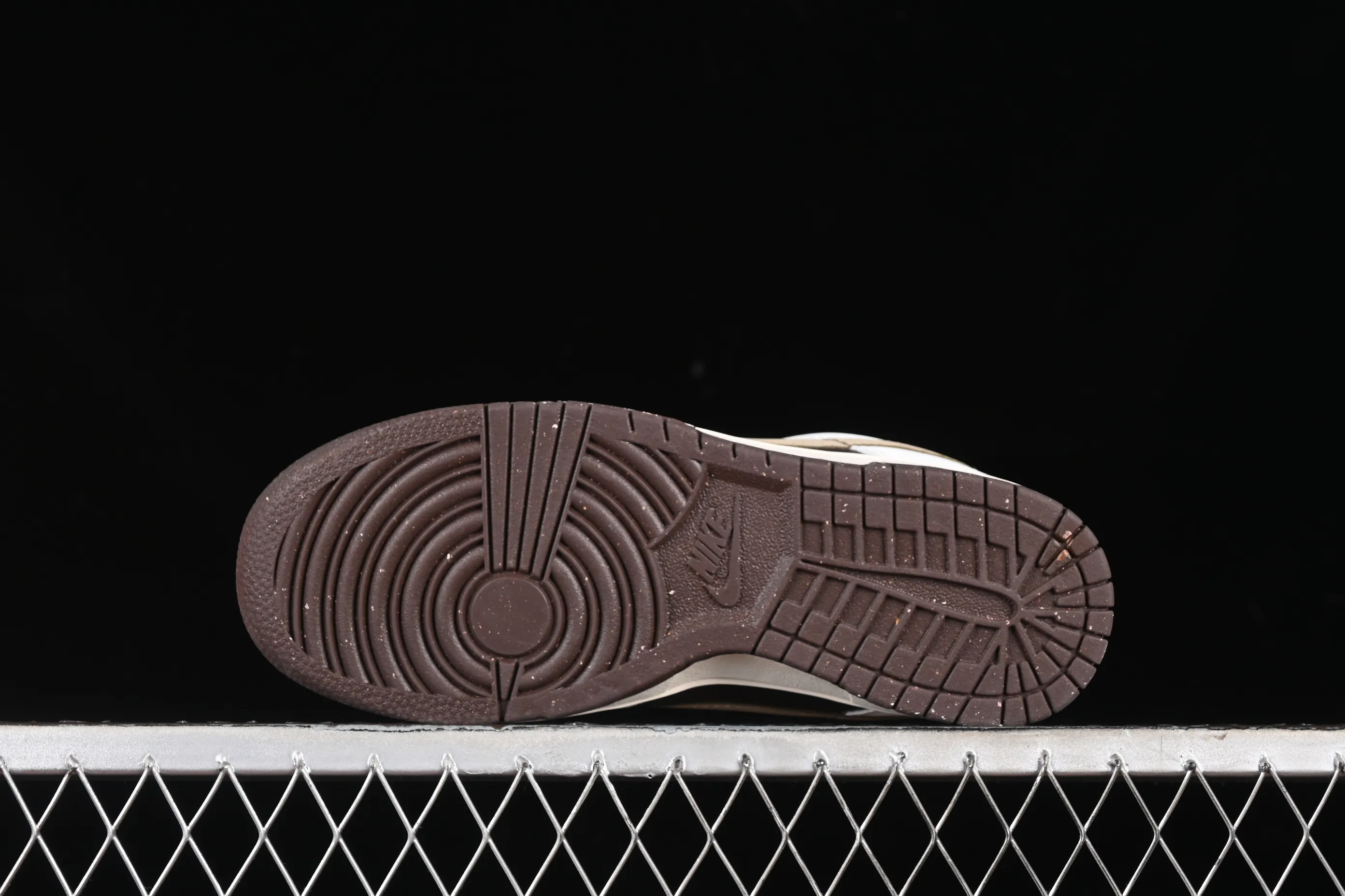 All categories Nk SB Dunk series Nk SB Dunk Low low-top sneakers Nk Dunk Low "Baroque Brown" reverse mocha SB low-top casual sneakers HF4292-100